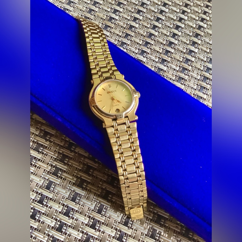 Gucci Ladies Gold Tone Bracelet Watch 💛💛 - Picture 7 of 16